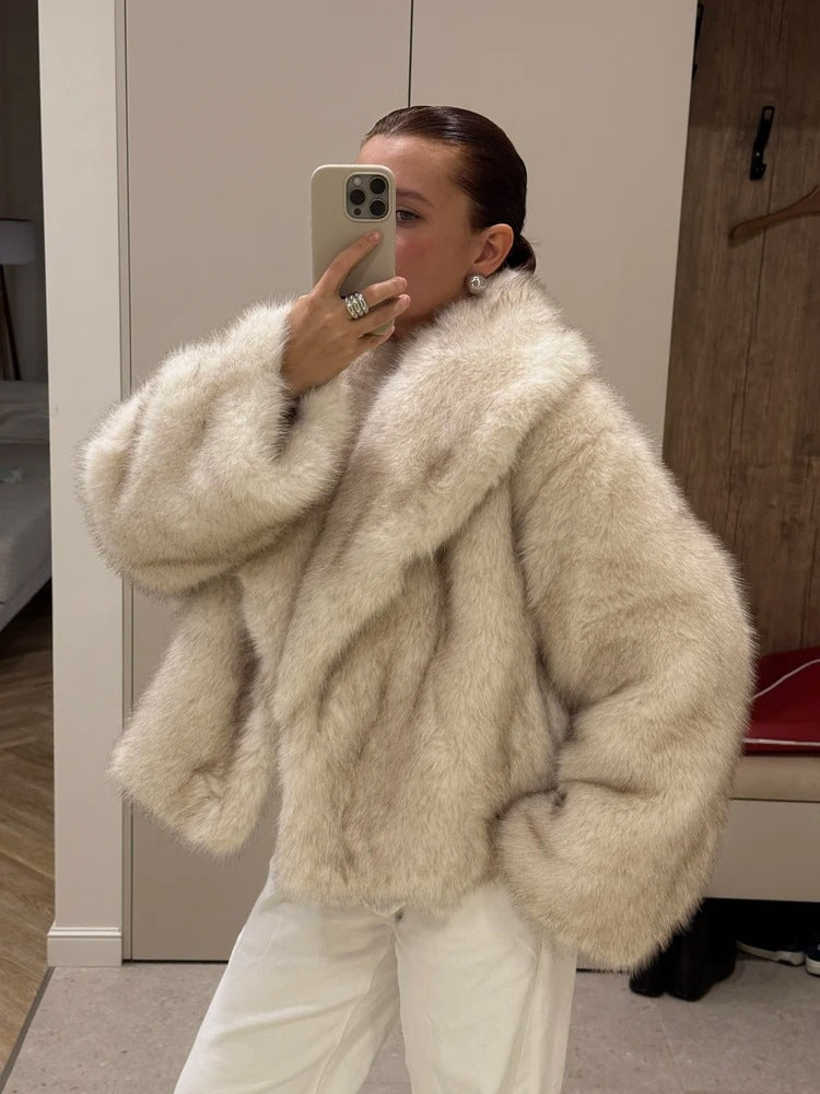 Women’s Short Faux Fur Jacket – Statement Collar