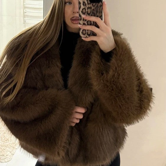 Women’s Short Faux Fur Jacket – Statement Collar