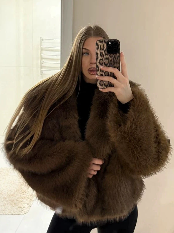 Women’s Short Faux Fur Jacket – Statement Collar