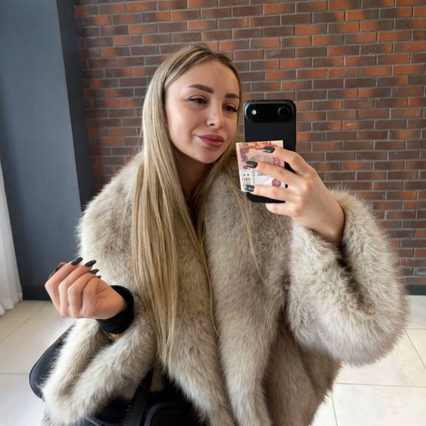 Women’s Short Faux Fur Jacket – Statement Collar