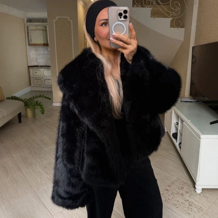 Women’s Short Faux Fur Jacket – Statement Collar