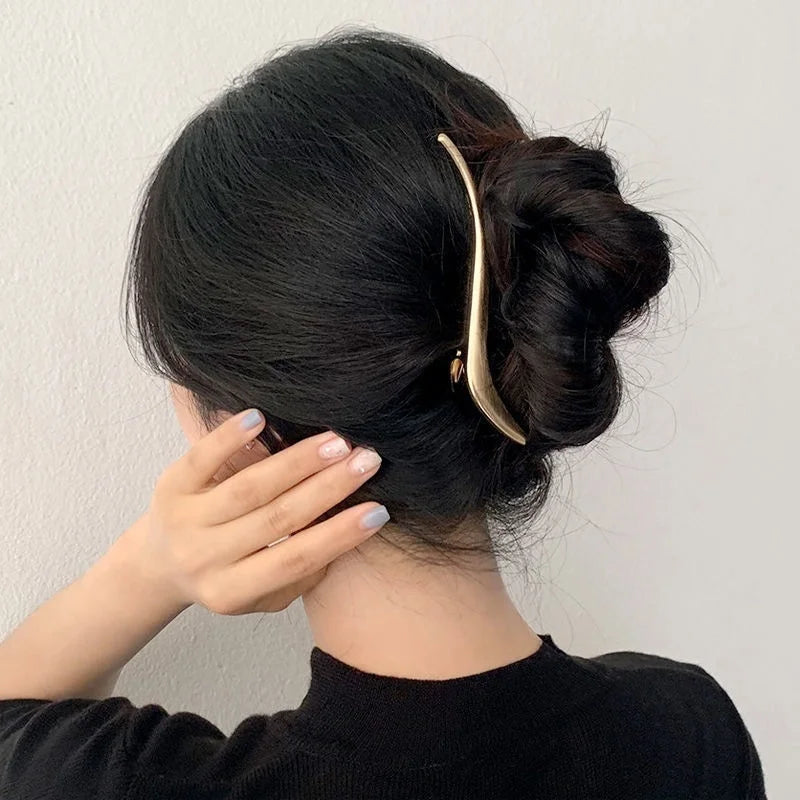 Gold S-Shaped Metal Hair Claw Clip for Women – Elegant Korean Duckbill Ponytail Clip