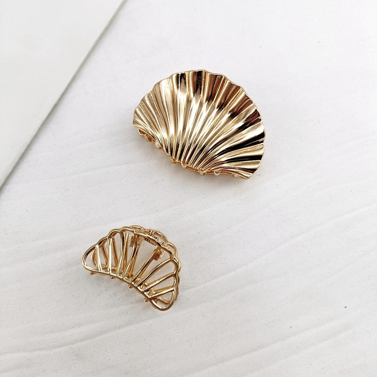 Metal Shell Shape Hair Claw Clips for Women – Irregular Texture Ponytail Hairpin (1/2 PCS)