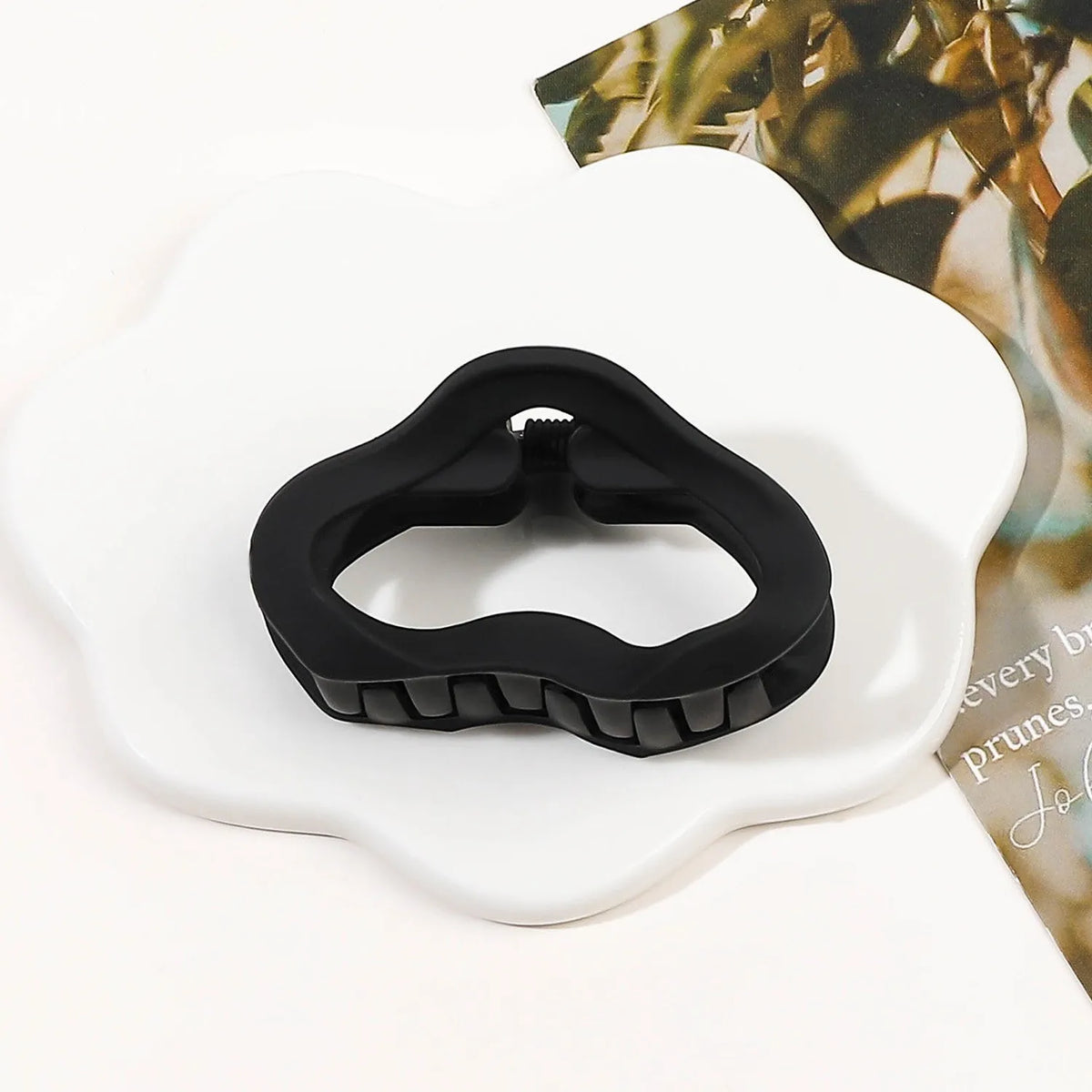 Frosted Geometry Hair Claw Clip – Women's Mini Barrette Hair Accessories