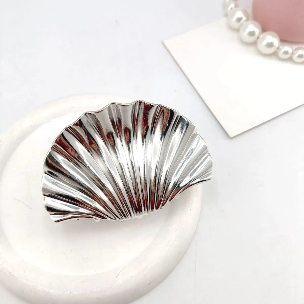 Metal Shell Shape Hair Claw Clips for Women – Irregular Texture Ponytail Hairpin (1/2 PCS)
