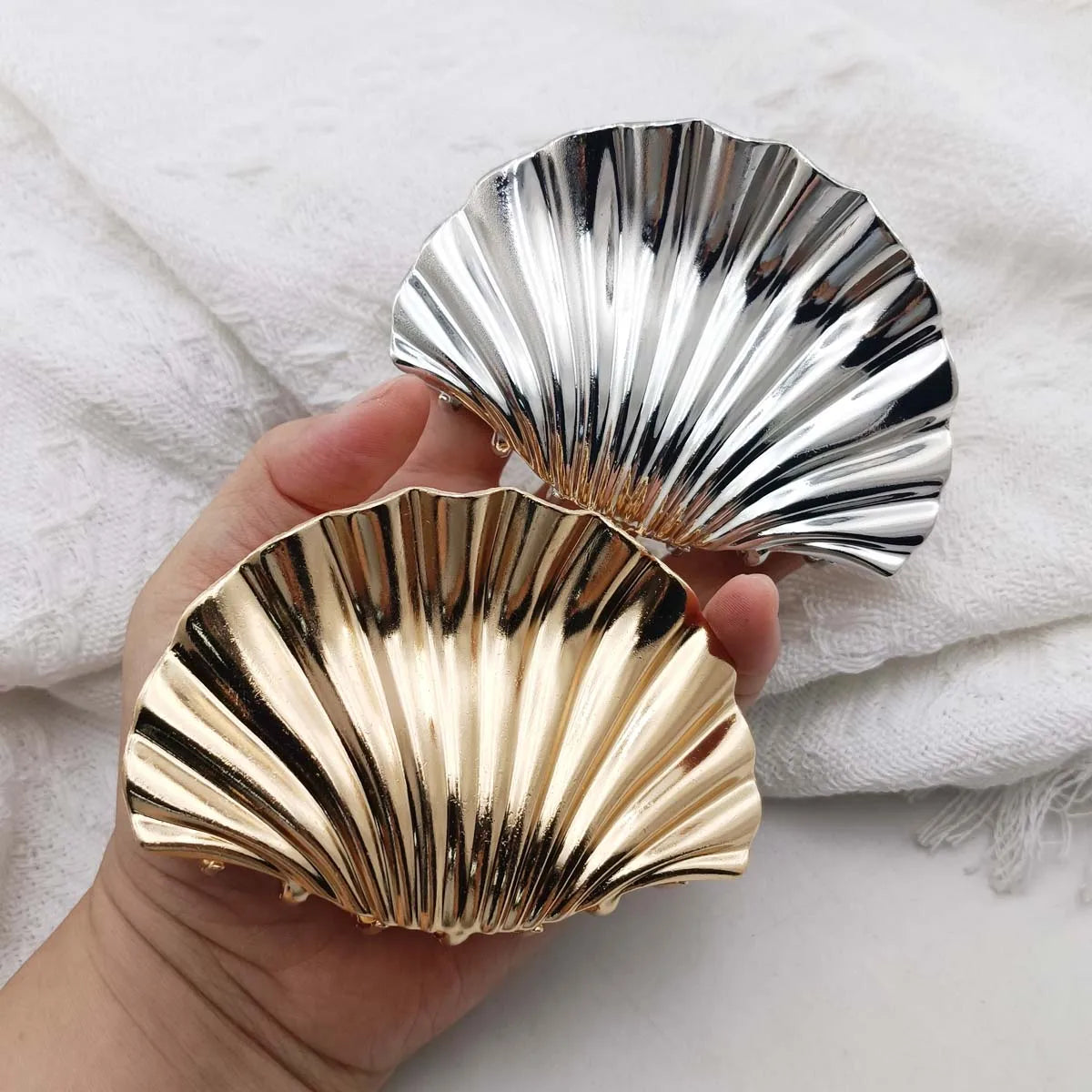 Metal Shell Shape Hair Claw Clips for Women – Irregular Texture Ponytail Hairpin (1/2 PCS)