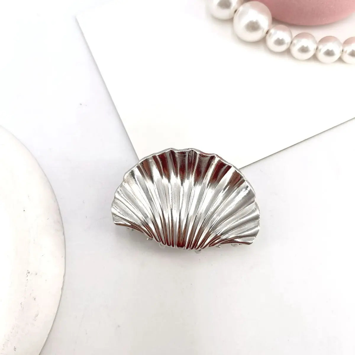 Metal Shell Shape Hair Claw Clips for Women – Irregular Texture Ponytail Hairpin (1/2 PCS)