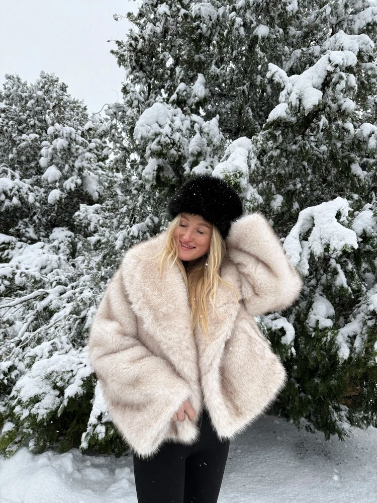 Women’s Short Faux Fur Jacket – Statement Collar