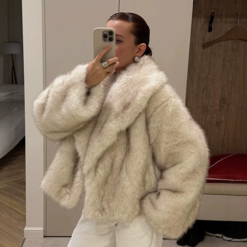 Women’s Short Faux Fur Jacket – Statement Collar